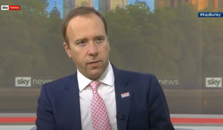 Vaata, kuidas Arkadi “Popcorn” Popovi Suurbritannia-versioon keerutab testimise ja isolatsiooni teemadel